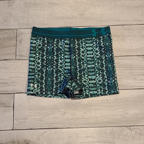 🐠 Under Armour snakeskin print shorts🍉🎠 🌸 🍀 ✨️ 🏵💫🧋☃️🦋🍍 - Picture 1 of 1